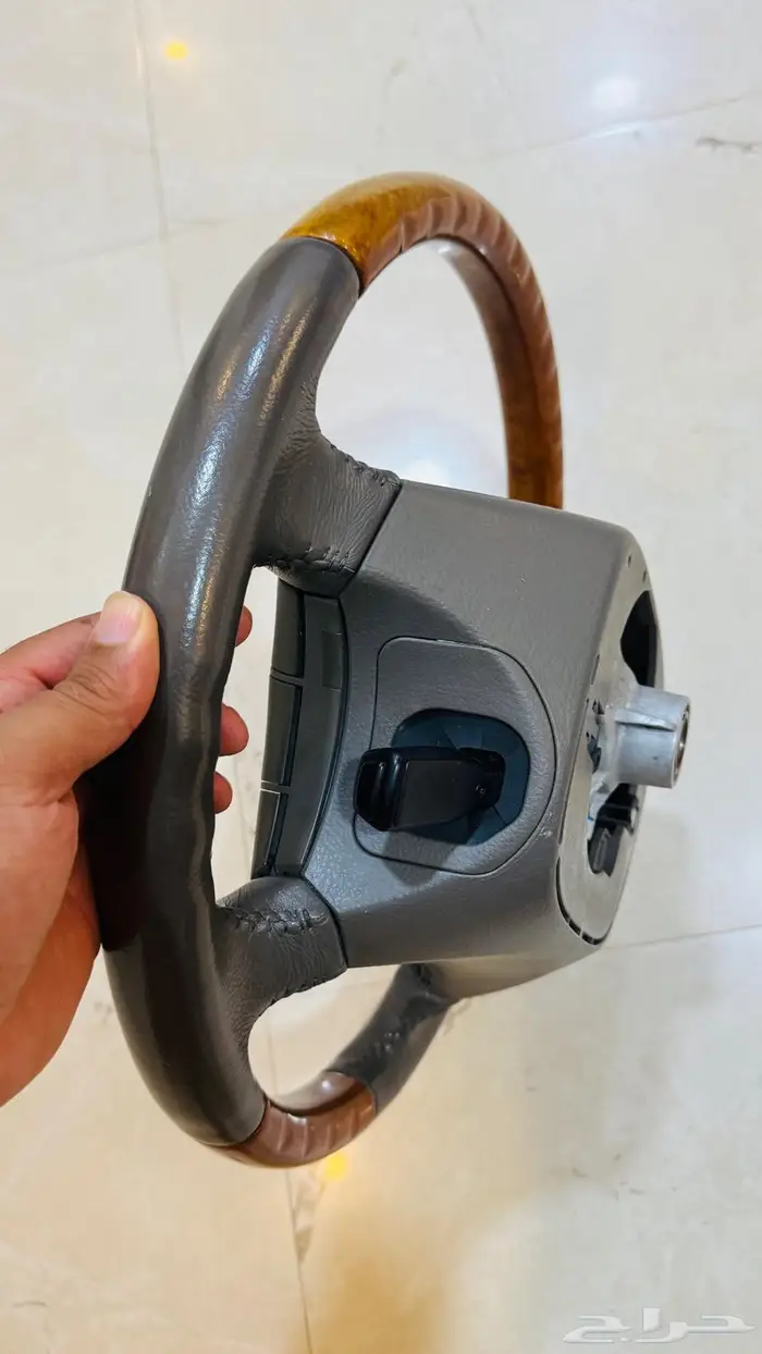 للبيع طارة لكزس 1