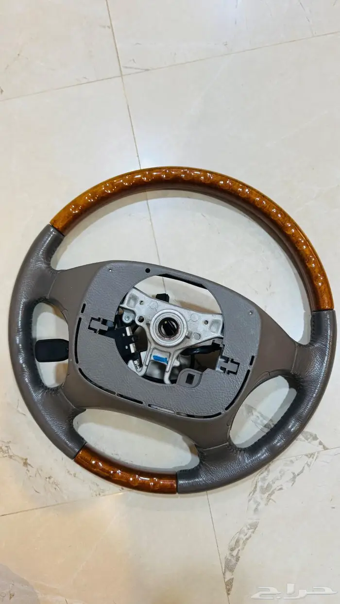 للبيع طارة لكزس 2