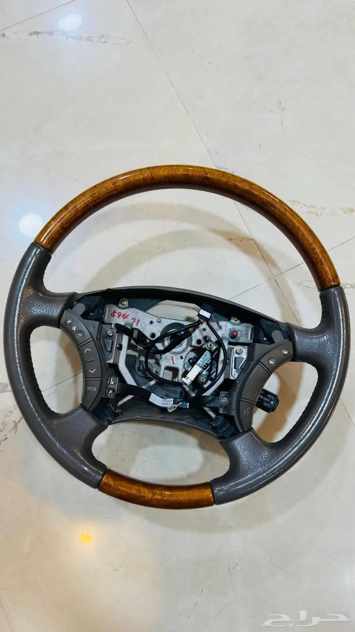 للبيع طارة لكزس 3