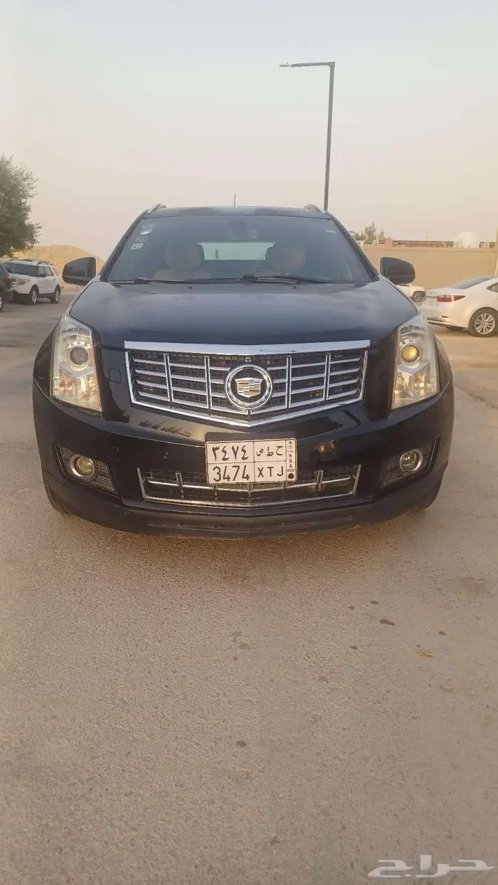 كاد يلاك جيب srx 2015 بحالة ممتازة 6