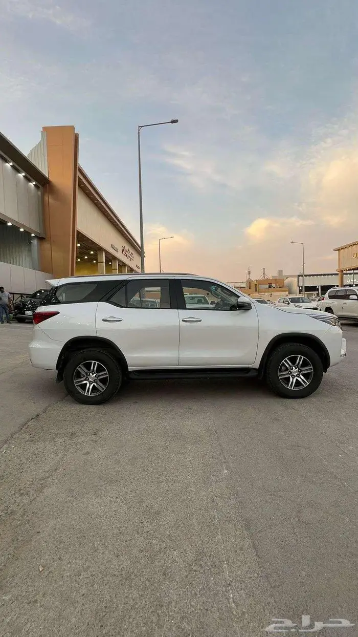 تويوتا فورشنر 6 سلندر موديل 2023- معرض خلف للسيارات 3