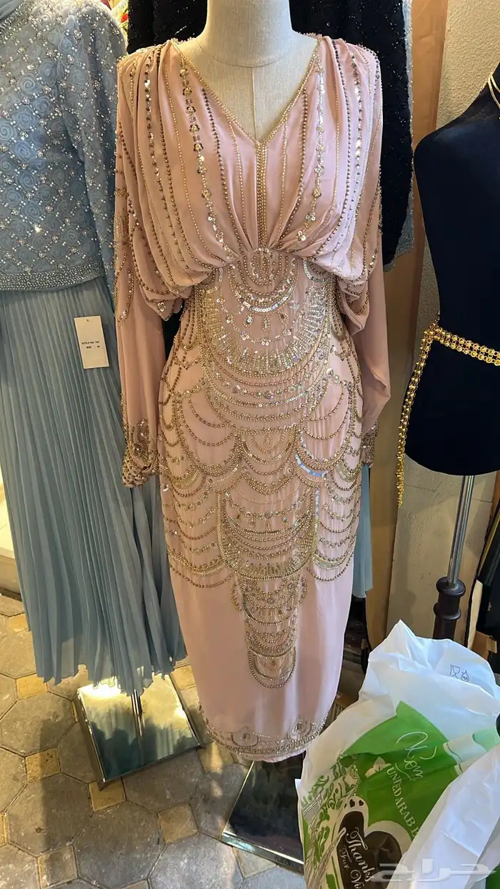 فستان انيق جدا  جديد من دبي جديد لم يلبس ابدا 0