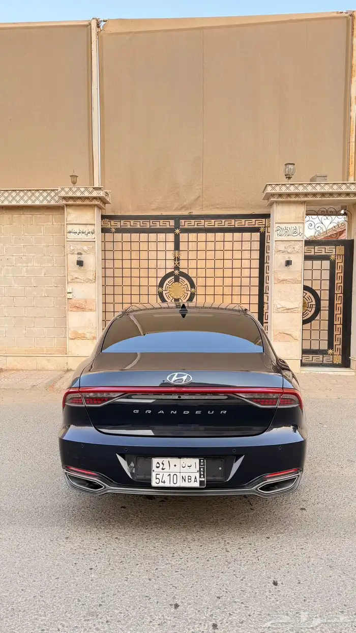 هيونداي ازيرا 2021 ( بنزين) v6 فل كامل 3