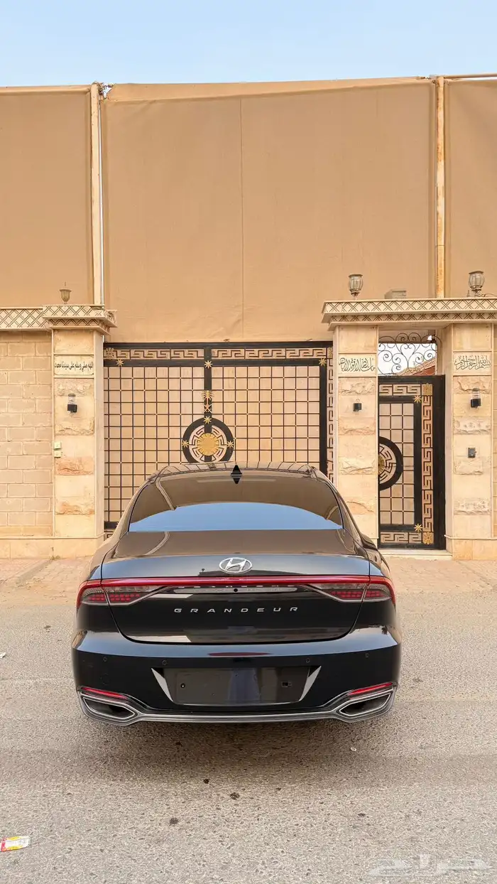 هيونداي ازيرا 2022 ( بنزين) v4 فل كامل بحالة الوكالة 3
