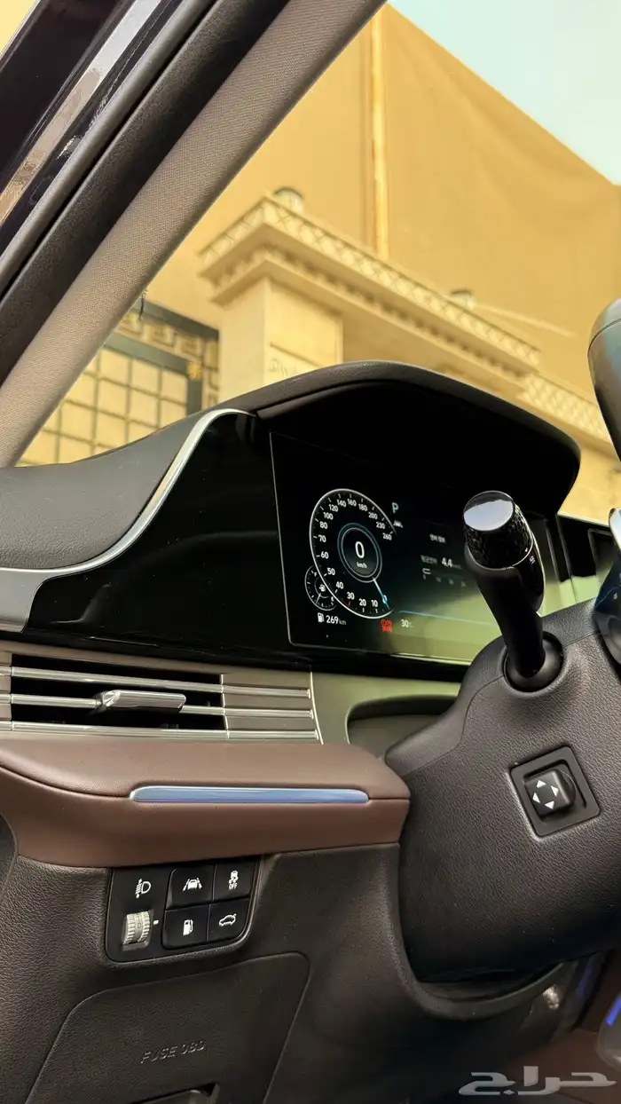 هيونداي ازيرا 2021 ( بنزين) v6 فل كامل 8