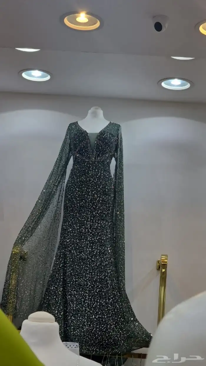 للبيع فستان 0