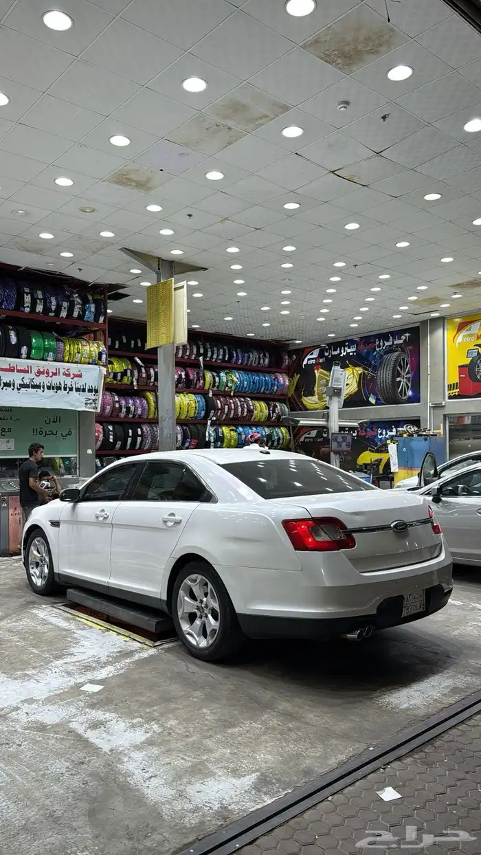 فورد تورس ابيض 2012 SEL 8