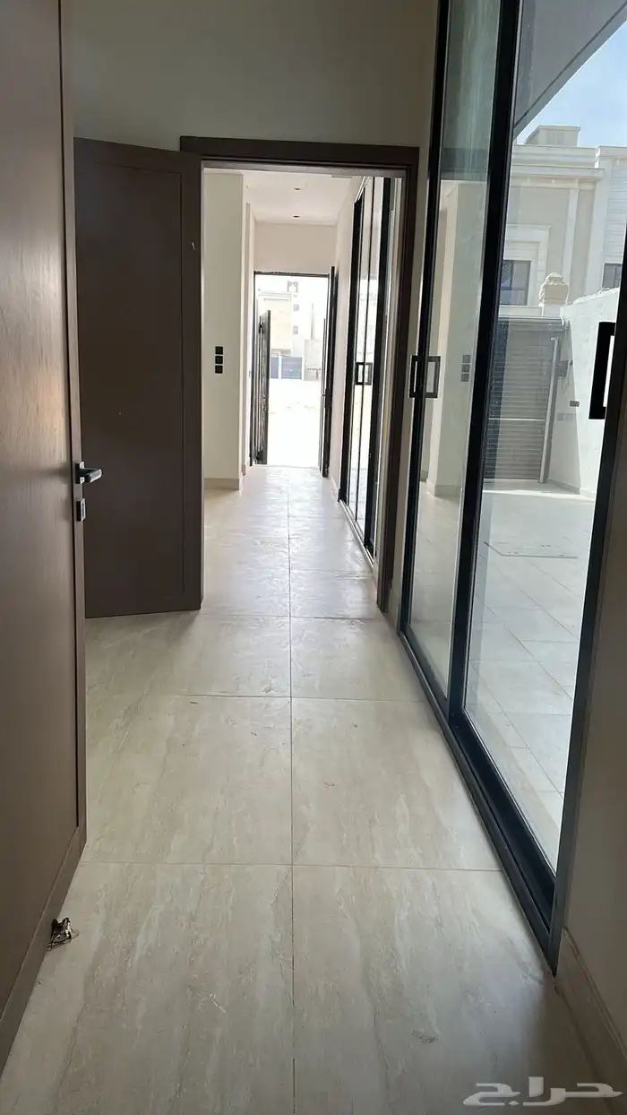 للبيع فلة دبلوكس مساحة 250 متر 25