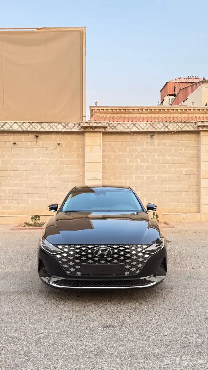 هيونداي ازيرا 2022 ( بنزين) v4 فل كامل بحالة الوكالة 0