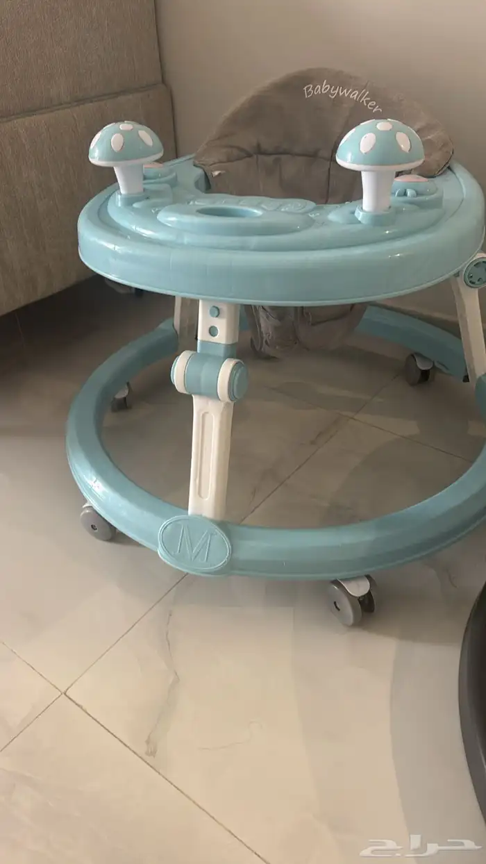 سرير وجلاسه ودراجه اطفال عمر سنه وأقل 0