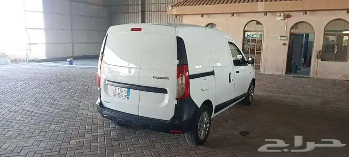 رينو دوكر موديل 2022 لدى معرض الموتر العريق للسيارات 5