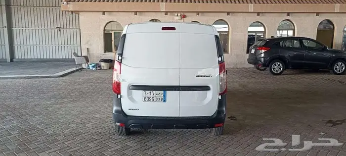 رينو دوكر موديل 2022 لدى معرض الموتر العريق للسيارات 1