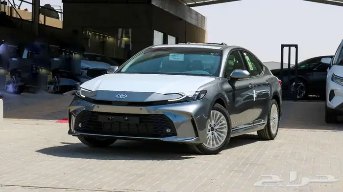 تويوتا كامري نص فل 2025 متوفر بنزين _ هايبرد نقدا وبالتقسيط 4