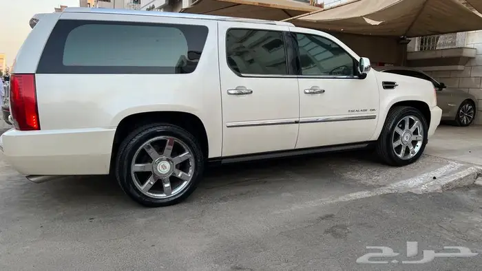 للبيع جمس اسكاليد نظيف جدا  2010 4