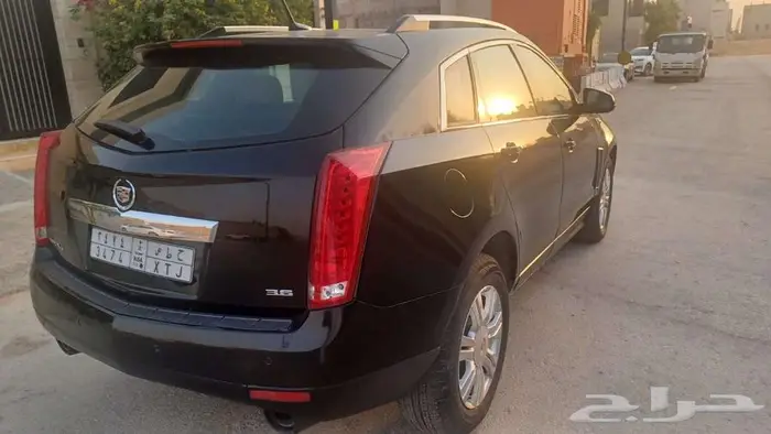 كاد يلاك جيب srx 2015 بحالة ممتازة 12