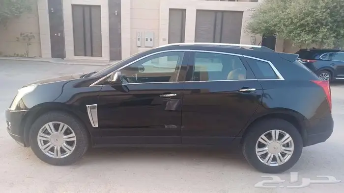 كاد يلاك جيب srx 2015 بحالة ممتازة 10