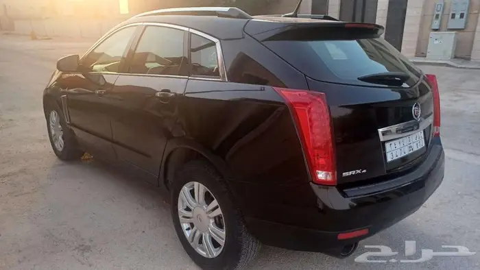 كاد يلاك جيب srx 2015 بحالة ممتازة 8