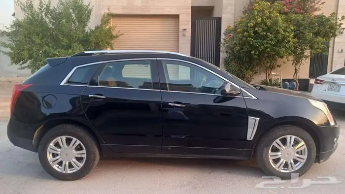 كاد يلاك جيب srx 2015 بحالة ممتازة 9