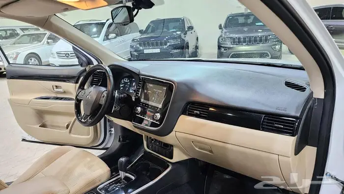 ميتسوبيشي اوتلاندر 2021 11