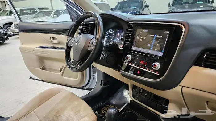 ميتسوبيشي اوتلاندر 2021 10