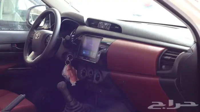 تويوتا هايلوكس GLX بنزين كاش وبالتقسيط 14