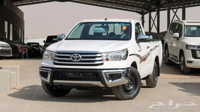 تويوتا هايلوكس GLX بنزين كاش وبالتقسيط 4