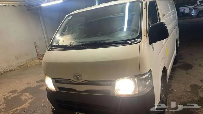 تويوتا فان باص بضاعة 1