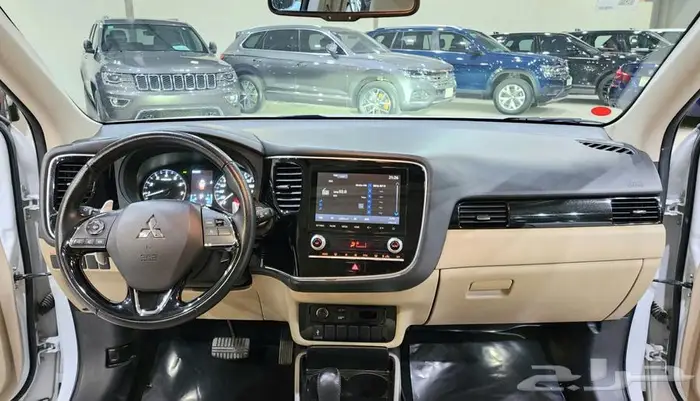 ميتسوبيشي اوتلاندر 2021 12