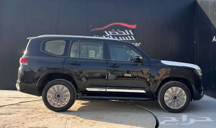 تويوتا لاندكروزر GXR L3 2025 لدى شركة عبدالمجيد الخضر 3