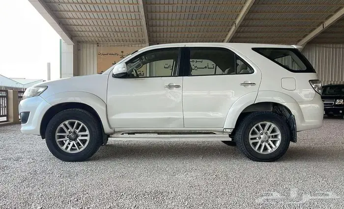 تويوتا فورتشنر بدون دبل 4 سلندر قير اوتماتيك 2014 3