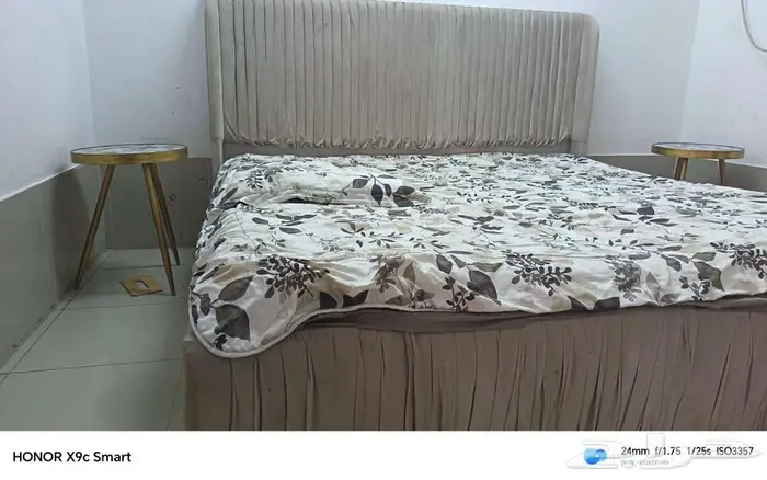 للبيع المستعجل سرير كينج - دولاب - تسريحه سته ادراج 0