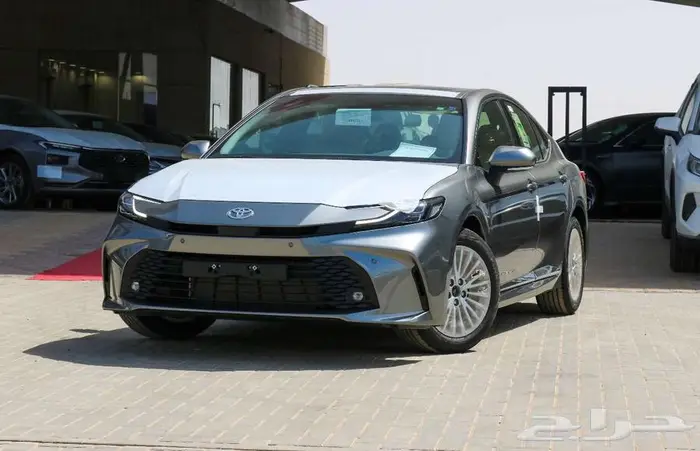 تويوتا كامري نص فل 2025 متوفر بنزين _ هايبرد نقدا وبالتقسيط 1