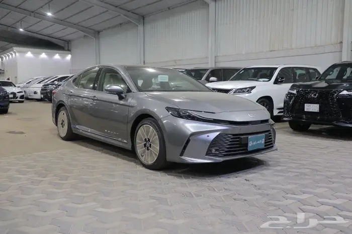 تويوتا كامري LE بانوراما هايبرد اربعة سلندر موديل 2025 0