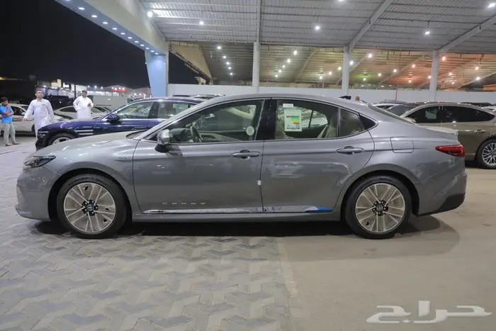 تويوتا كامري LE بانوراما هايبرد اربعة سلندر موديل 2025 3