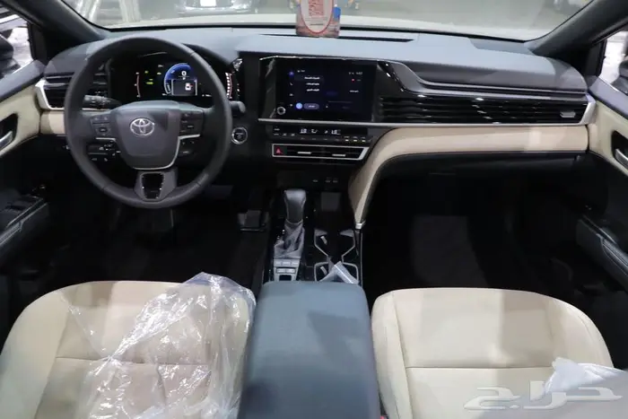 تويوتا كامري LE بانوراما هايبرد اربعة سلندر موديل 2025 15