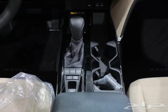 تويوتا كامري LE بانوراما هايبرد اربعة سلندر موديل 2025 14