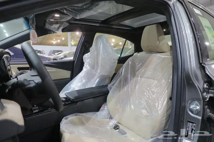 تويوتا كامري LE بانوراما هايبرد اربعة سلندر موديل 2025 11