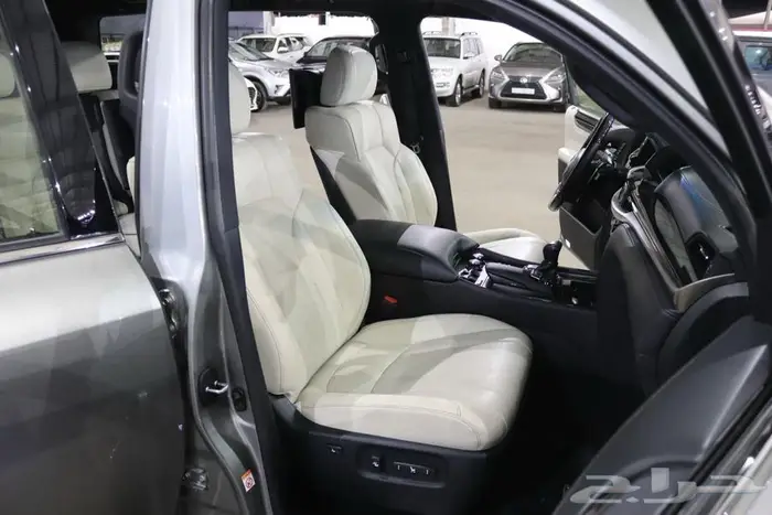 جيب لكزس 2017 فل كامل 16