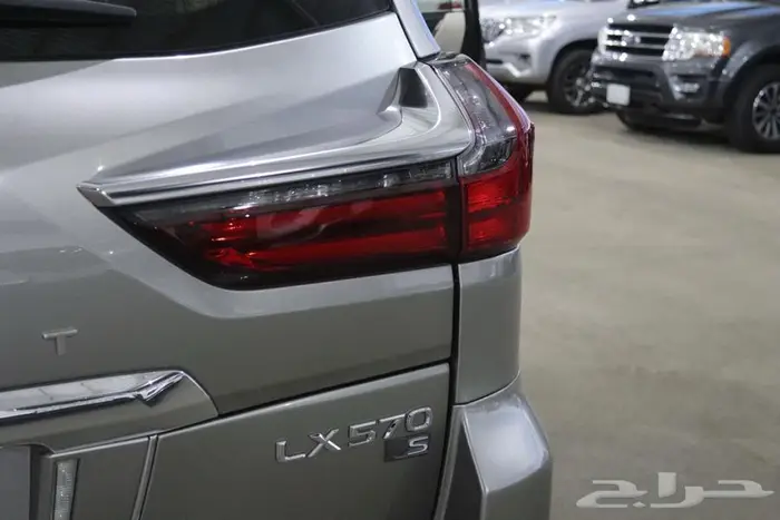 جيب لكزس 2017 فل كامل 8