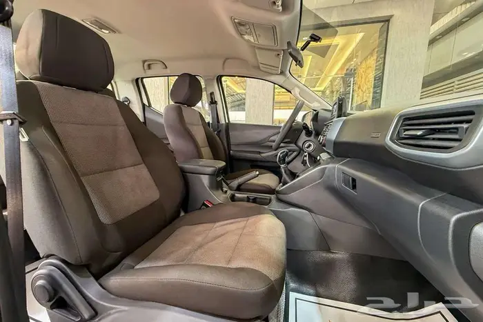 بيجو لاندتريك ونيت 2023 ابيض سعودي 5