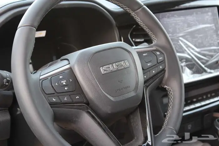 ايسوزو ام يو اكس 2025 1