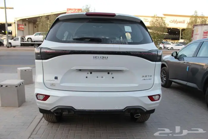 ايسوزو ام يو اكس 2025 4