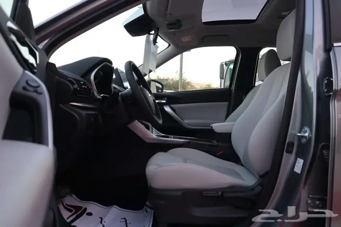 ميتسوبيشي اكليبس كروسGLSنص فل و بلاك سام 2025 9