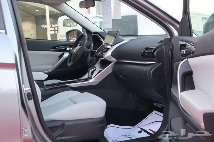 ميتسوبيشي اكليبس كروسGLSنص فل و بلاك سام 2025 5