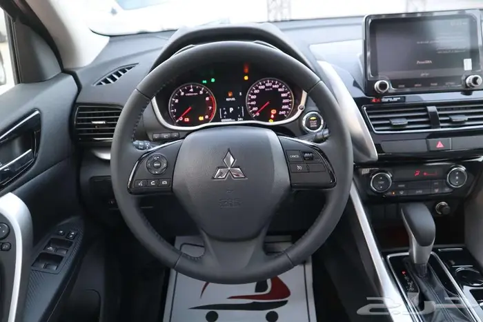 ميتسوبيشي اكليبس كروسGLSنص فل و بلاك سام 2025 20