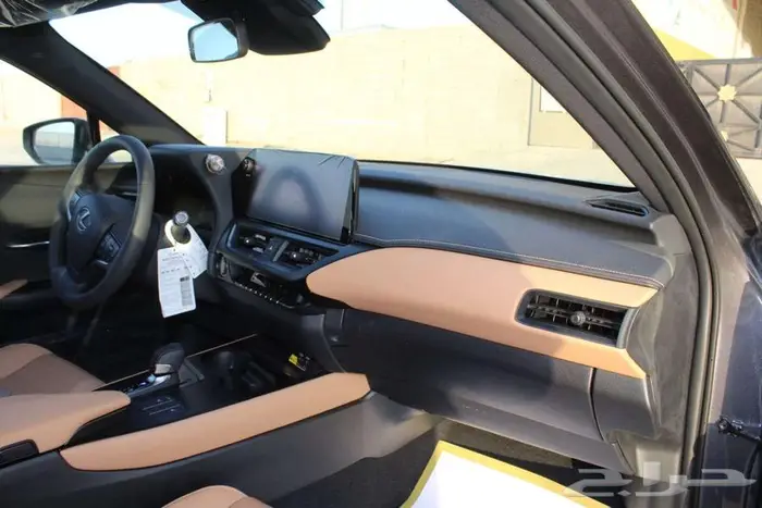 لكزس - UX 300 - CH - فل كامل - خليجي - 2025 السعر 173000 16