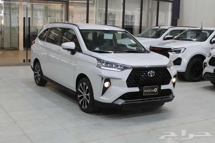 تويوتا فيلوز GLX 2025 1