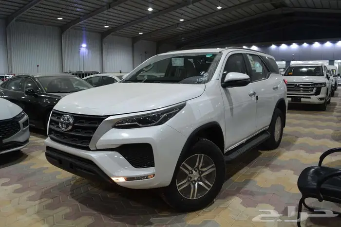 تويوتا فورتشنر 2026 استاندر دبل بنزين لون ابيض اقساط وكاش 2