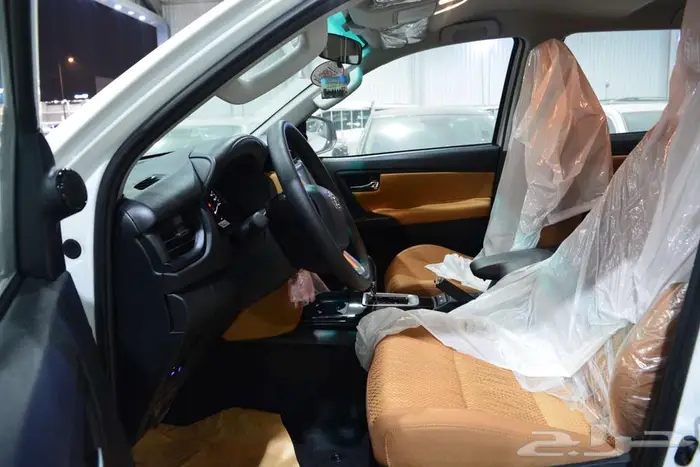 تويوتا فورتشنر 2026 استاندر دبل بنزين لون ابيض اقساط وكاش 7