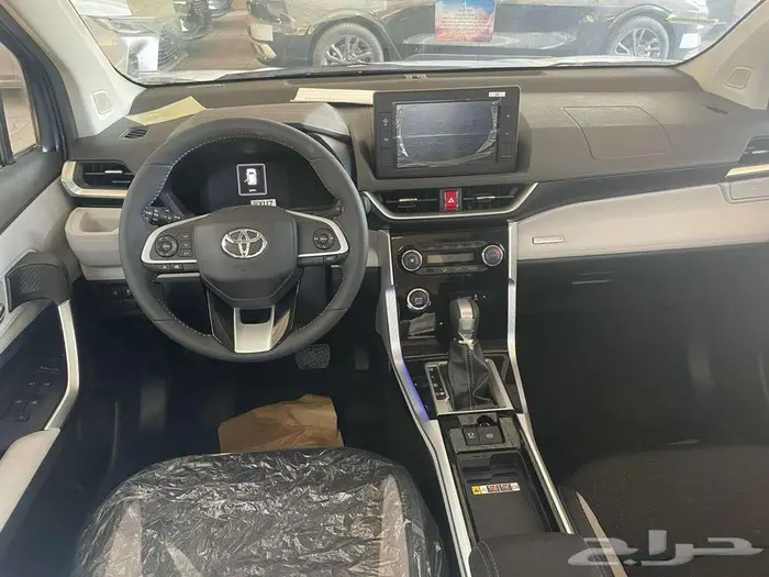 تويوتا فيلوز GLX بنزين 2025 6